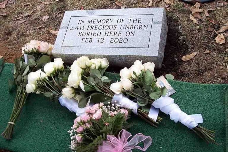 Όταν τα αγέννητα μωρά «θάβονται» από τα ΜΜΕ